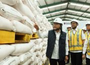 Menko Pangan Apresiasi Penghematan Pupuk Indonesia: Dorong Revitalisasi Pabrik dan Diskon Harga Pupuk