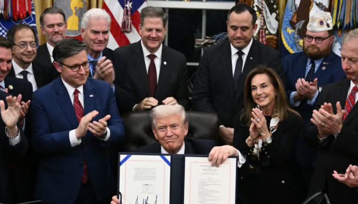 Trump Akhiri Penutupan Pemerintah Terlama di AS, Rakyat Lega tapi Pertarungan Politik Belum Usai