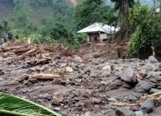 WALHI: Banjir Sumatera akibat Kerusakan Hutan oleh Ratusan Perusahaan.