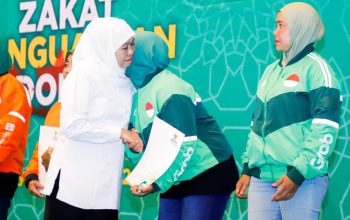Sambut Ramadan 1447 H, Gubernur Khofifah Tebar Kepedulian untuk Ratusan Bunda Ojol dan Jemaah di Surabaya
