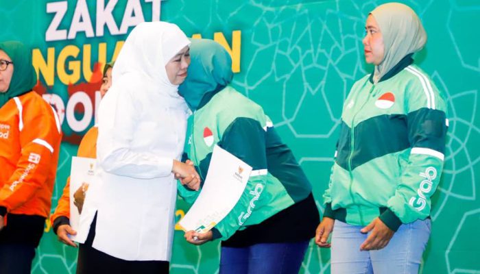 Sambut Ramadan 1447 H, Gubernur Khofifah Tebar Kepedulian untuk Ratusan Bunda Ojol dan Jemaah di Surabaya