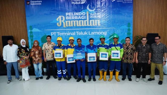 Terminal Teluk Lamong Berbagi di Bulan Suci, 7 Ribu Paket Bantuan Disalurkan