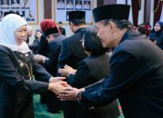 Khofifah Lantik 128 Kepala Sekolah, Tekankan Peran Strategis Cetak SDM Unggul