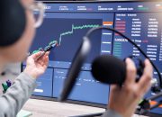 Bursa Saham Bergejolak, IHSG Turun ke 7.100-an Dipicu Aksi Jual Investor