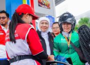 Gubernur Khofifah Sentuh Hati Ojol Perempuan, Bantuan BBM Gratis Bikin Haru