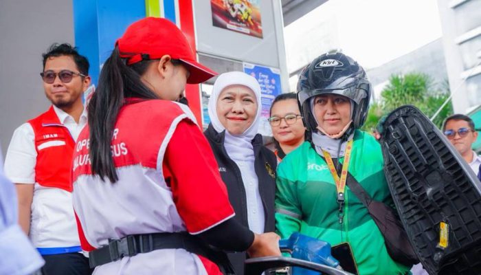 Gubernur Khofifah Sentuh Hati Ojol Perempuan, Bantuan BBM Gratis Bikin Haru