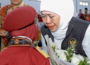 Gubernur Khofifah Haru Lihat Siswa SRMP 15 Mojokerto Pidato Lima Bahasa Saat Hardiknas