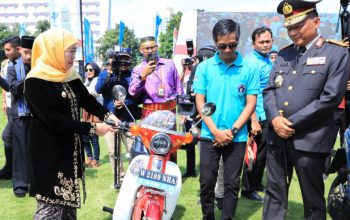 Gubernur Khofifah Apresiasi Inovasi Vokasi Jatim dan Konvoi Kendaraan Listrik Karya Siswa SMK di Hardiknas 2026
