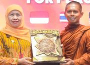 Gubernur     Khofifah Indar Parawansa Terima Bhikkhu Walk for Peace, Serukan Persatuan di Tengah Perbedaan