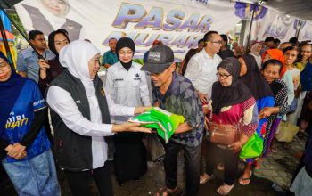 Gubernur Khofifah Bantu Ringankan Beban Warga Lewat Pasar Murah Jelang Idul Adha