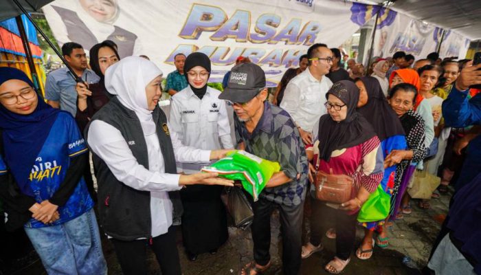 Gubernur Khofifah Bantu Ringankan Beban Warga Lewat Pasar Murah Jelang Idul Adha