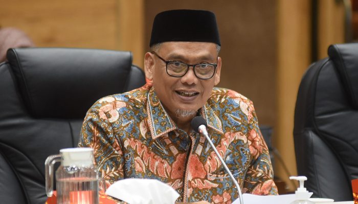 DPR Minta Wacana Gaji Guru Rp30 Juta Dikaji Teknis, Soroti Kemampuan APBN