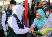 Khofifah Dorong Stabilitas Ekonomi Rakyat Melalui Pasar Murah di Kawasan Wisata Kuliner Gladak Serang