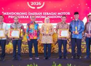 Gubernur Khofifah Dianugerahi Dua Penghargaan Bergengsi Tingkat Nasional