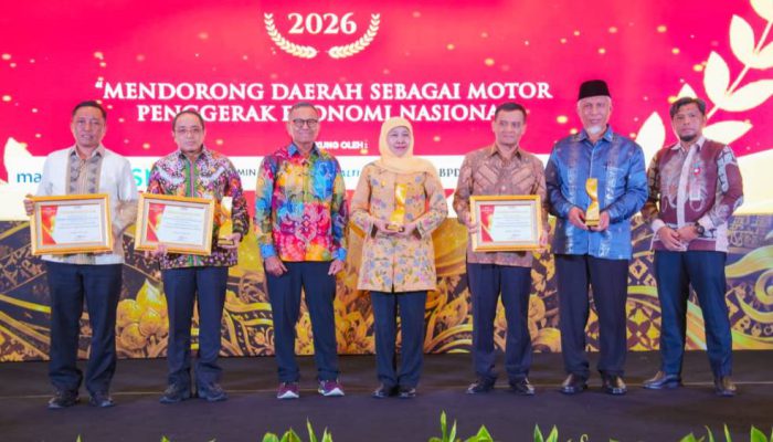 Gubernur Khofifah Dianugerahi Dua Penghargaan Bergengsi Tingkat Nasional