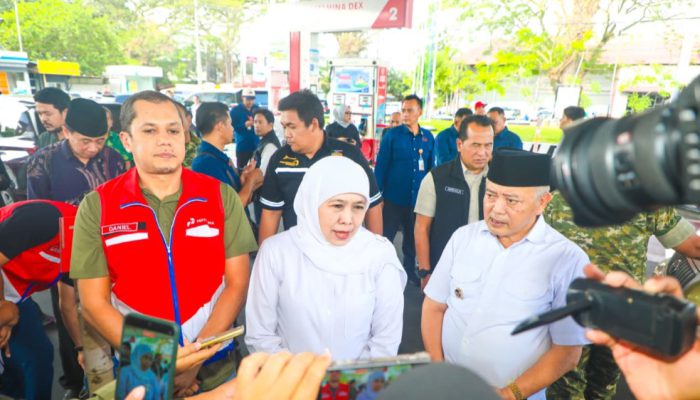 Gubernur Khofifah Pastikan Pasokan Biosolar di Jawa Timur Aman dan Lancar saat Tinjau SPBU Karanglo, Malang. Pastikan Pemprov Jatim Perkuat Koordinasi Bidang Energi dengan Pertamina dan PLN