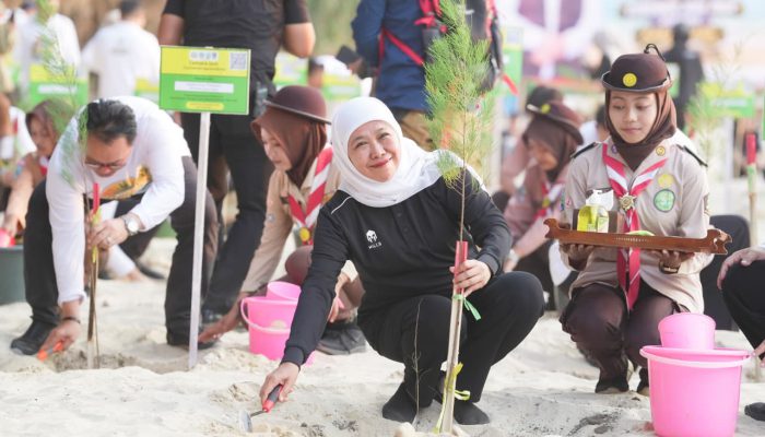 Festival Mangrove Jatim ke-10,Gubernur  Khofifah Bersama Kaka Slank Ajak Masyarakat Jaga Pesisir