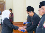 Lantik Enam Pejabat Pimpinan Tinggi Pratama, Khofifah Ajak Perkuat Kolaborasi untuk Percepat Pembangunan Jatim