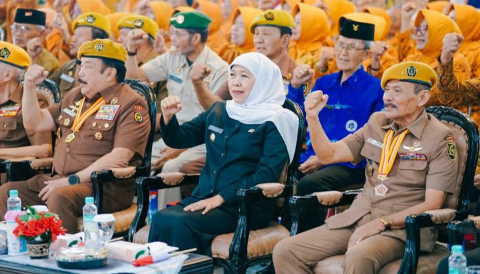 Gubernur Khofifah Raih Bintang LVRI, Dorong Generasi Muda Jaga Pancasila dan NKRI**