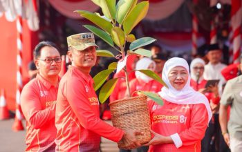 Dari Grahadi ke Puncak Arjuno, Gubernur Khofifah Kobarkan Patriotisme dan Kepedulian Lingkungan