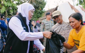 Bantu Warga Hadapi Kemarau Ekstrem, Khofifah Siapkan Air Bersih hingga Tandon dan Jerigen