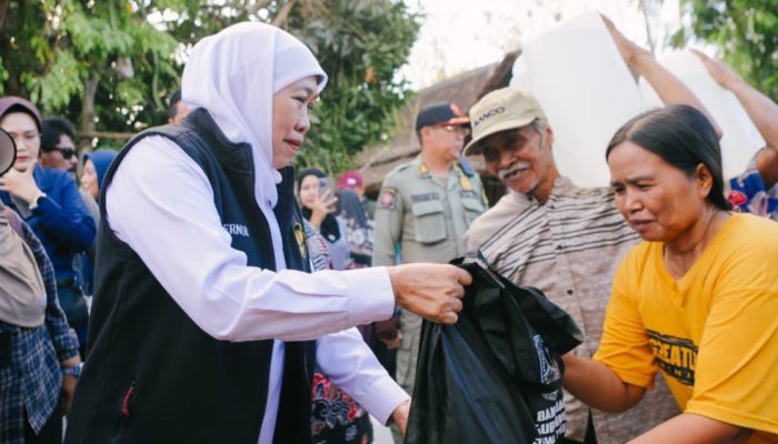 Bantu Warga Hadapi Kemarau Ekstrem, Khofifah Siapkan Air Bersih hingga Tandon dan Jerigen