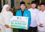 Peringatan Maulid Nabi di Al-Akbar, Khofifah Sampaikan Kepedulian untuk Korban Gempa Flores NTT