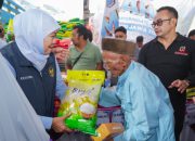 Rayakan HUT ke-81 Jatim, Khofifah Tebar Manfaat Lewat Pasar Murah dan Promosi Produk Lokal