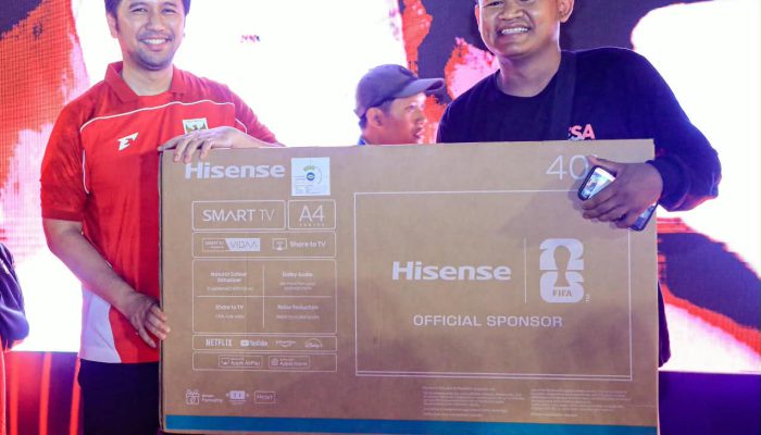 Wagub Emil Rayakan Juara Timnas Indonesia Bersama Ribuan Warga di Grahadi