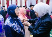 469 ASN Jatim Terima Penghargaan Satyalancana Karya Satya, Khofifah Dorong Kinerja Profesional dan Berintegritas