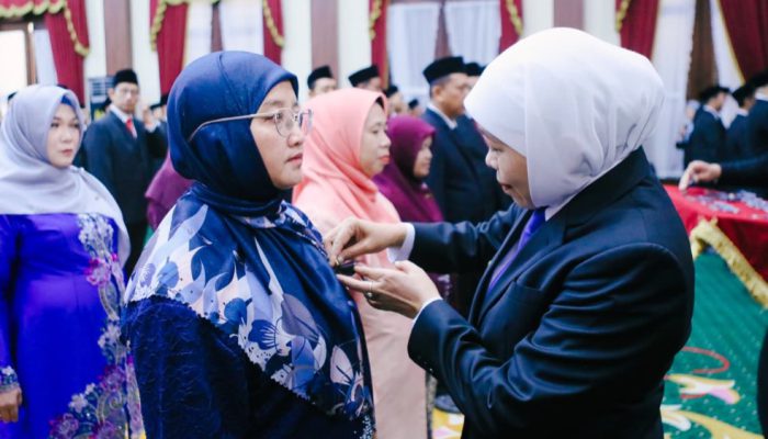 469 ASN Jatim Terima Penghargaan Satyalancana Karya Satya, Khofifah Dorong Kinerja Profesional dan Berintegritas
